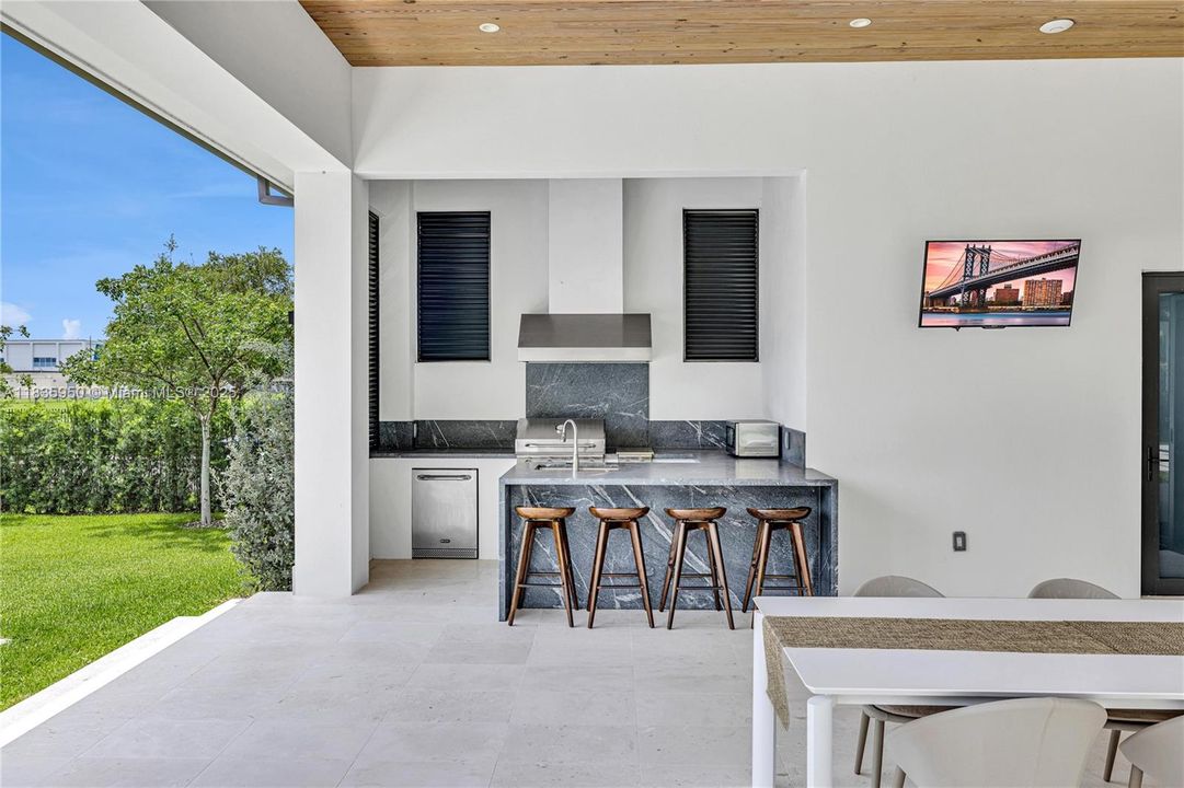 For Sale: $5,800,000 (6 beds, 6 baths, 6086 Square Feet)
