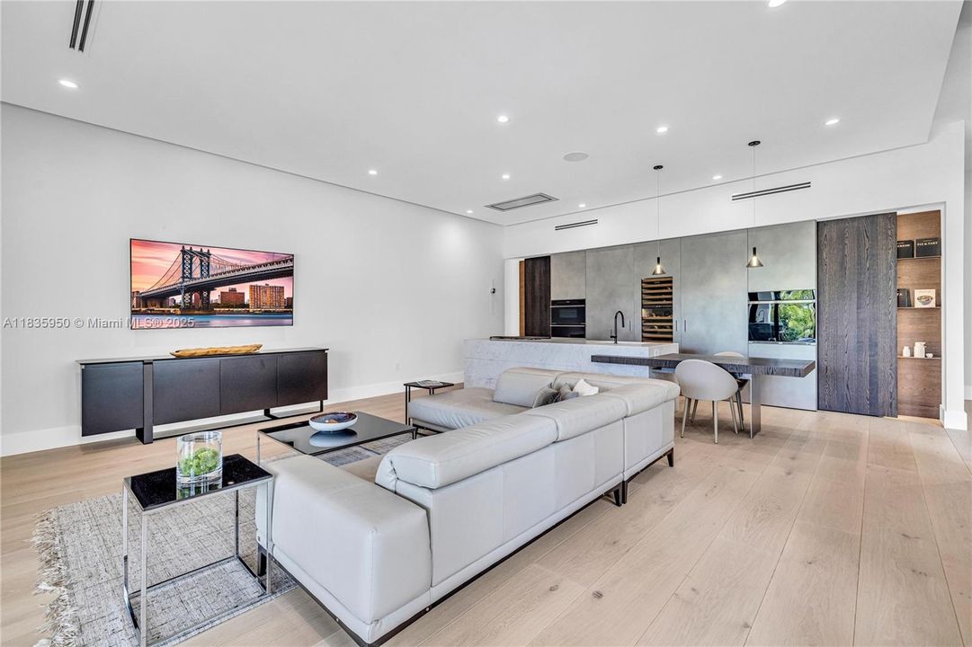 For Sale: $5,800,000 (6 beds, 6 baths, 6086 Square Feet)