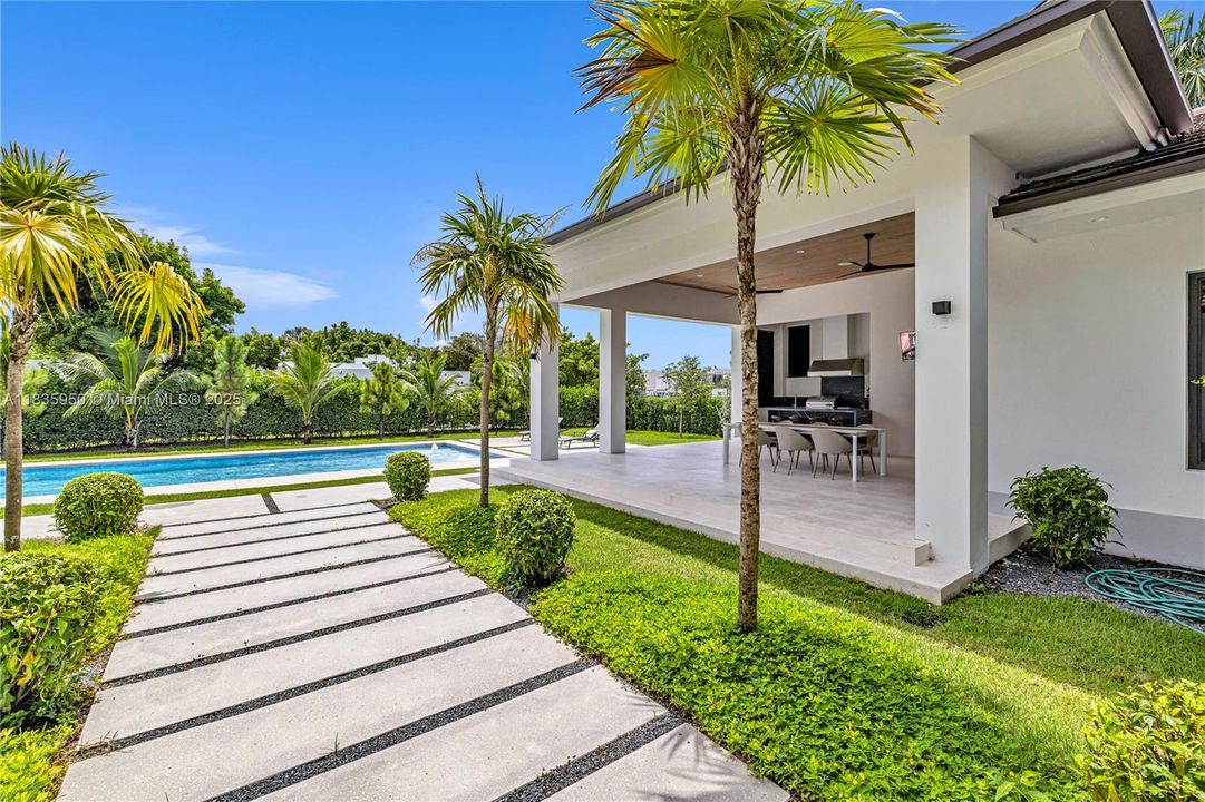 For Sale: $5,800,000 (6 beds, 6 baths, 6086 Square Feet)