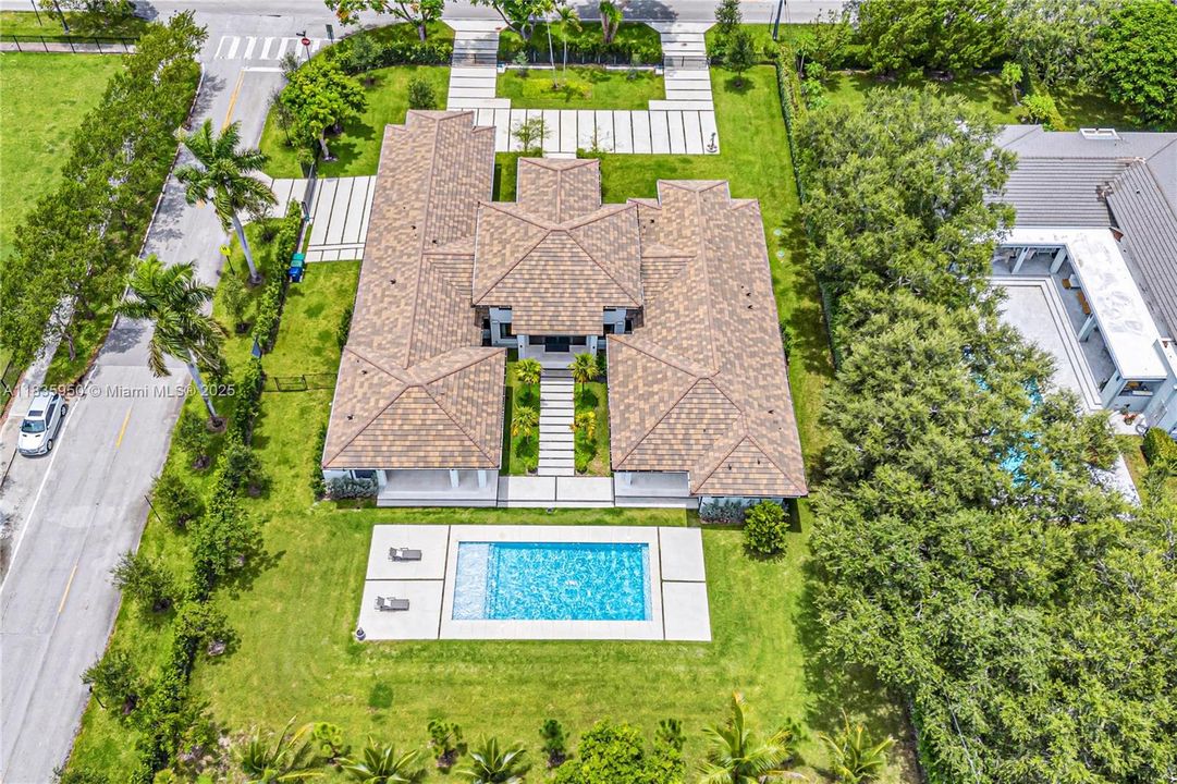 For Sale: $5,800,000 (6 beds, 6 baths, 6086 Square Feet)
