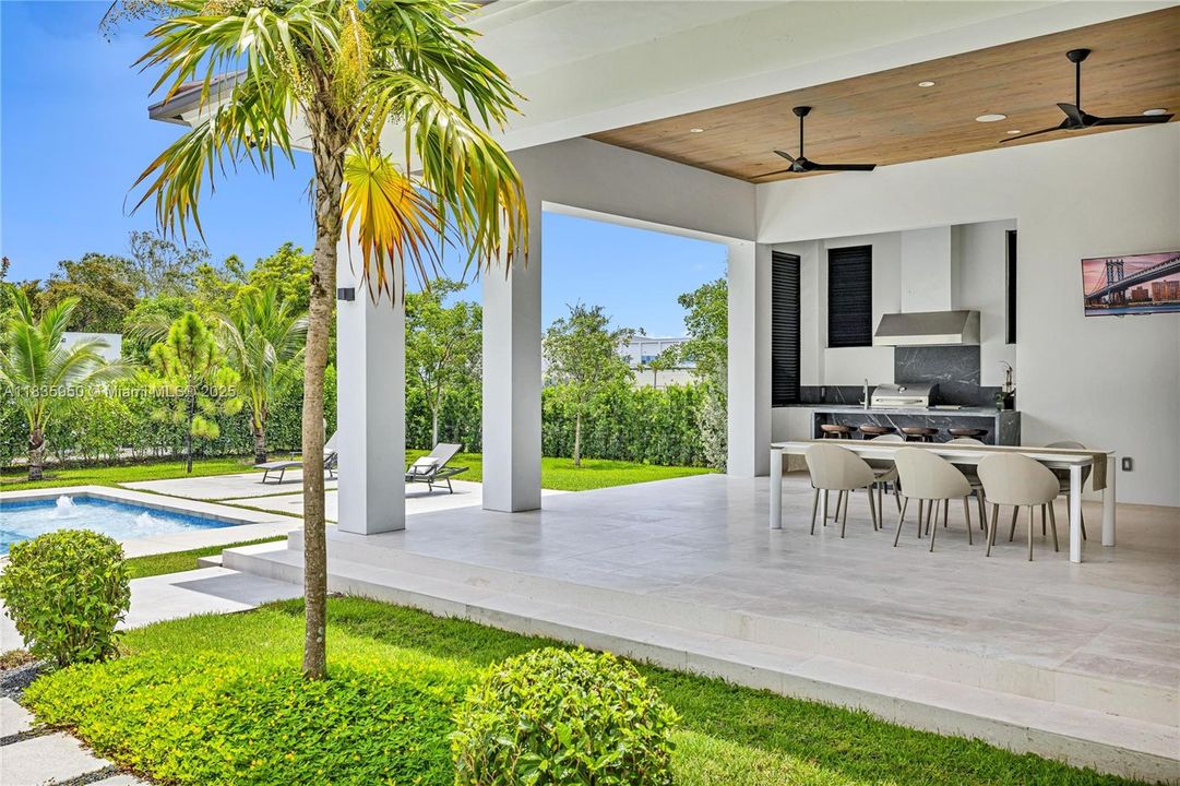 For Sale: $5,800,000 (6 beds, 6 baths, 6086 Square Feet)