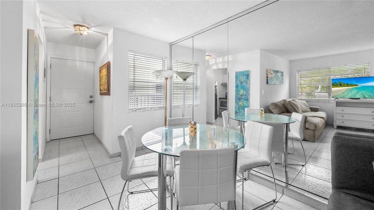 Recently Sold: $285,000 (1 beds, 1 baths, 686 Square Feet)