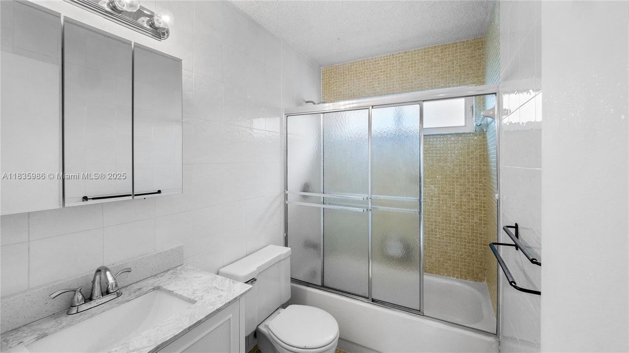 Recently Sold: $285,000 (1 beds, 1 baths, 686 Square Feet)