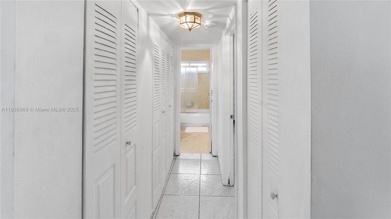 Recently Sold: $285,000 (1 beds, 1 baths, 686 Square Feet)