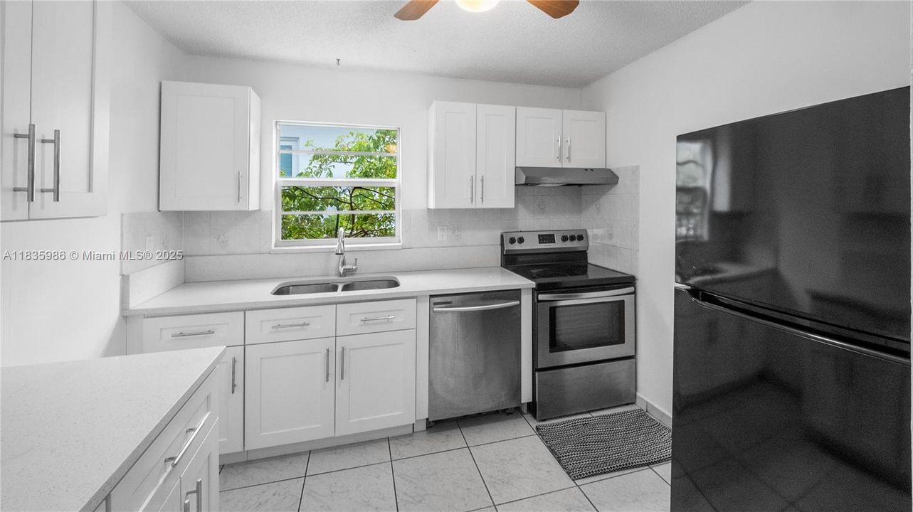 Recently Sold: $285,000 (1 beds, 1 baths, 686 Square Feet)