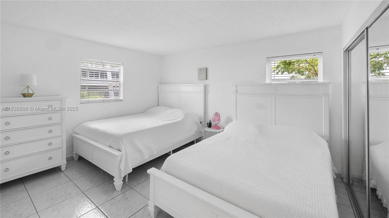 Recently Sold: $285,000 (1 beds, 1 baths, 686 Square Feet)