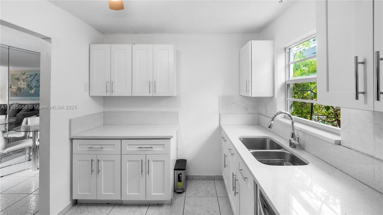 Recently Sold: $285,000 (1 beds, 1 baths, 686 Square Feet)