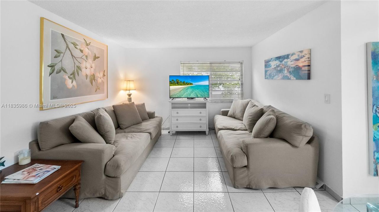 Recently Sold: $285,000 (1 beds, 1 baths, 686 Square Feet)