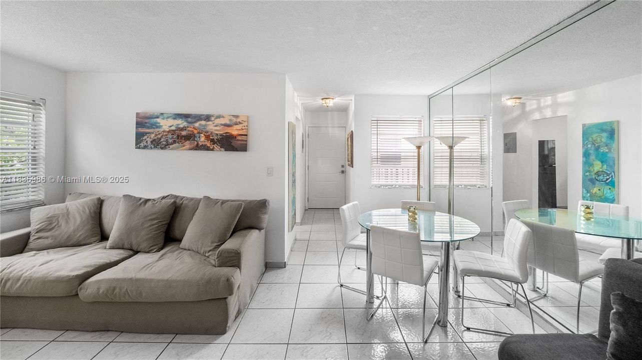 Recently Sold: $285,000 (1 beds, 1 baths, 686 Square Feet)