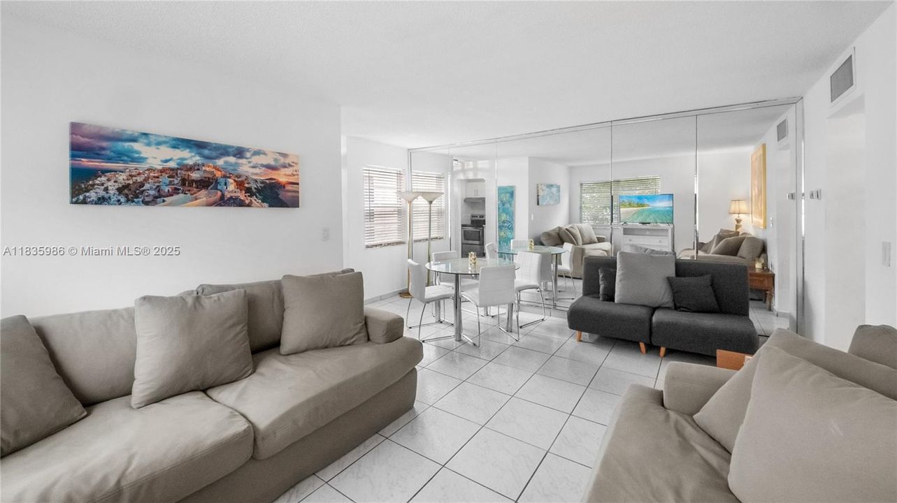 Recently Sold: $285,000 (1 beds, 1 baths, 686 Square Feet)