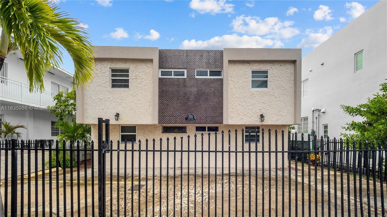 Recently Sold: $285,000 (1 beds, 1 baths, 686 Square Feet)
