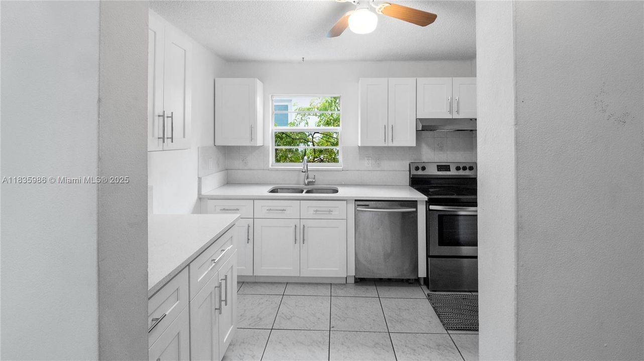 Recently Sold: $285,000 (1 beds, 1 baths, 686 Square Feet)