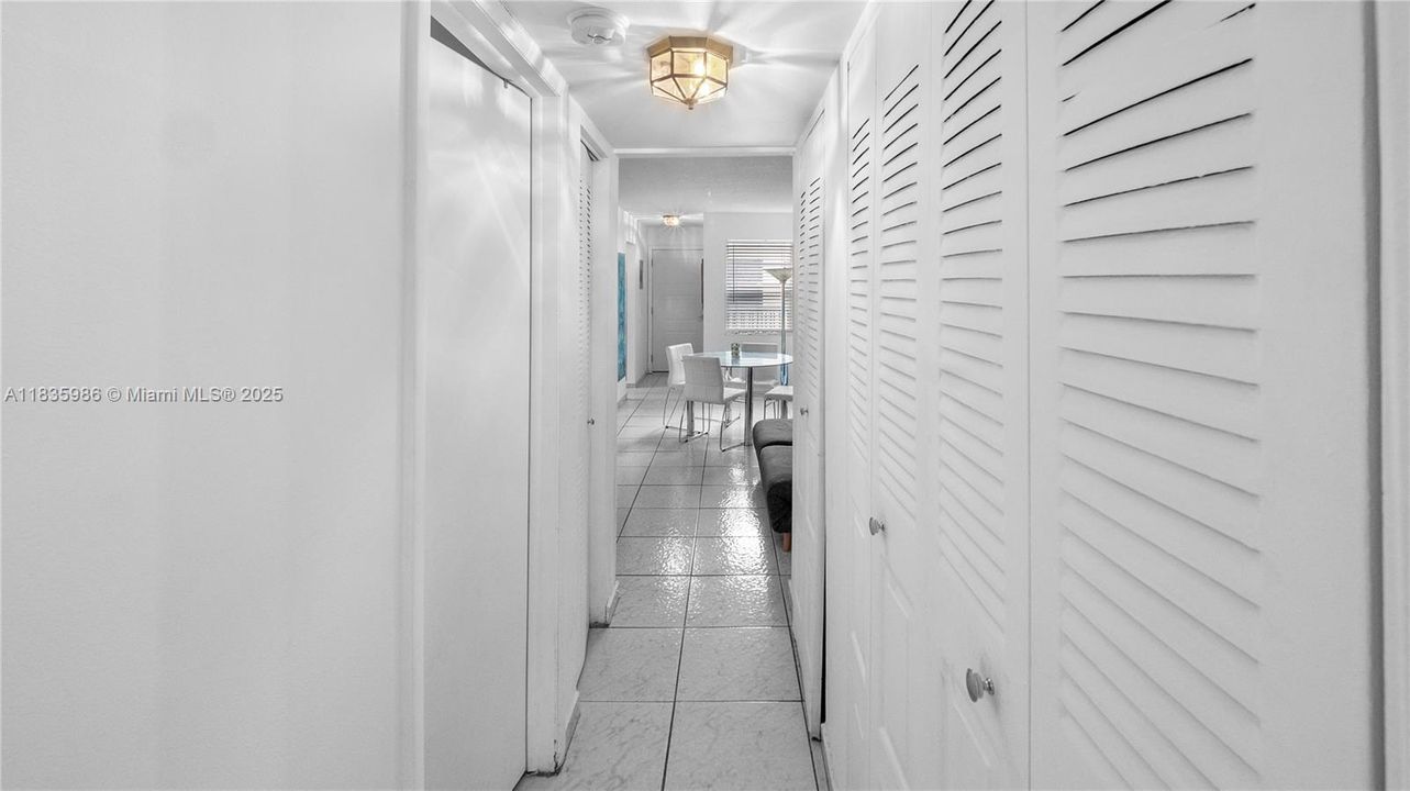 Recently Sold: $285,000 (1 beds, 1 baths, 686 Square Feet)