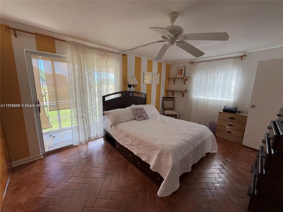 Active With Contract: $79,000 (1 beds, 1 baths, 720 Square Feet)