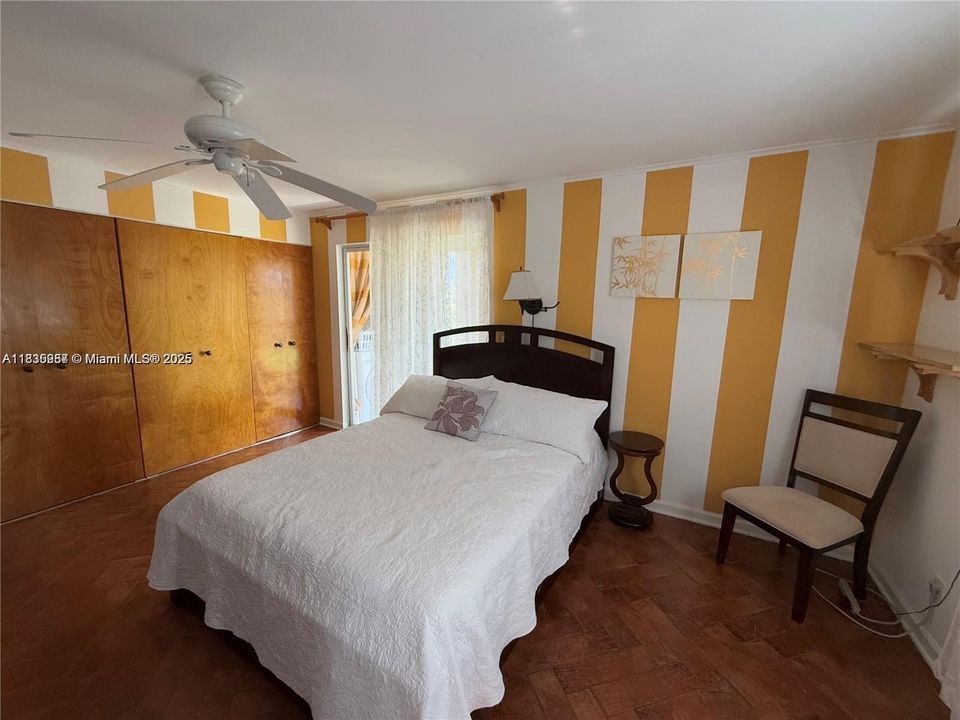 Active With Contract: $79,000 (1 beds, 1 baths, 720 Square Feet)
