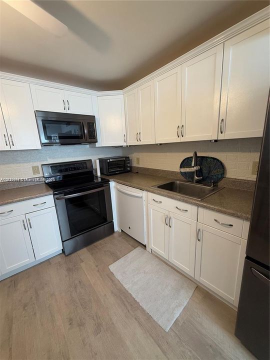 Active With Contract: $79,000 (1 beds, 1 baths, 720 Square Feet)