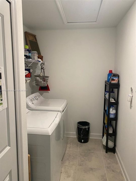 最近售出: $650,000 (5 贝兹, 3 浴室, 3453 平方英尺)