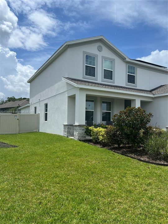 最近售出: $650,000 (5 贝兹, 3 浴室, 3453 平方英尺)