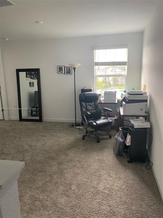 最近售出: $650,000 (5 贝兹, 3 浴室, 3453 平方英尺)