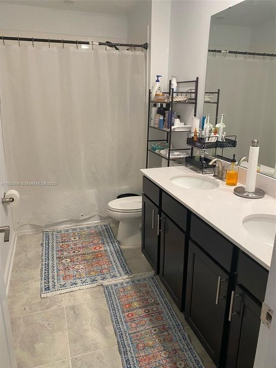 最近售出: $650,000 (5 贝兹, 3 浴室, 3453 平方英尺)