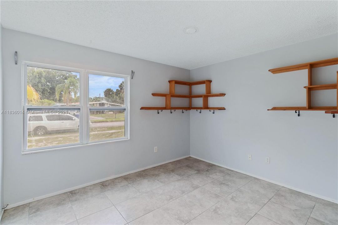 最近售出: $215,000 (3 贝兹, 2 浴室, 1148 平方英尺)