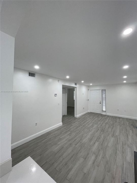 Active With Contract: $285,500 (2 beds, 2 baths, 815 Square Feet)