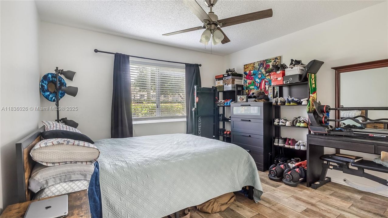 Active With Contract: $285,500 (2 beds, 2 baths, 815 Square Feet)