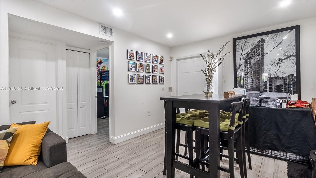 Active With Contract: $285,500 (2 beds, 2 baths, 815 Square Feet)