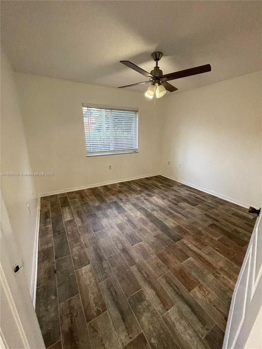 Active With Contract: $285,500 (2 beds, 2 baths, 815 Square Feet)