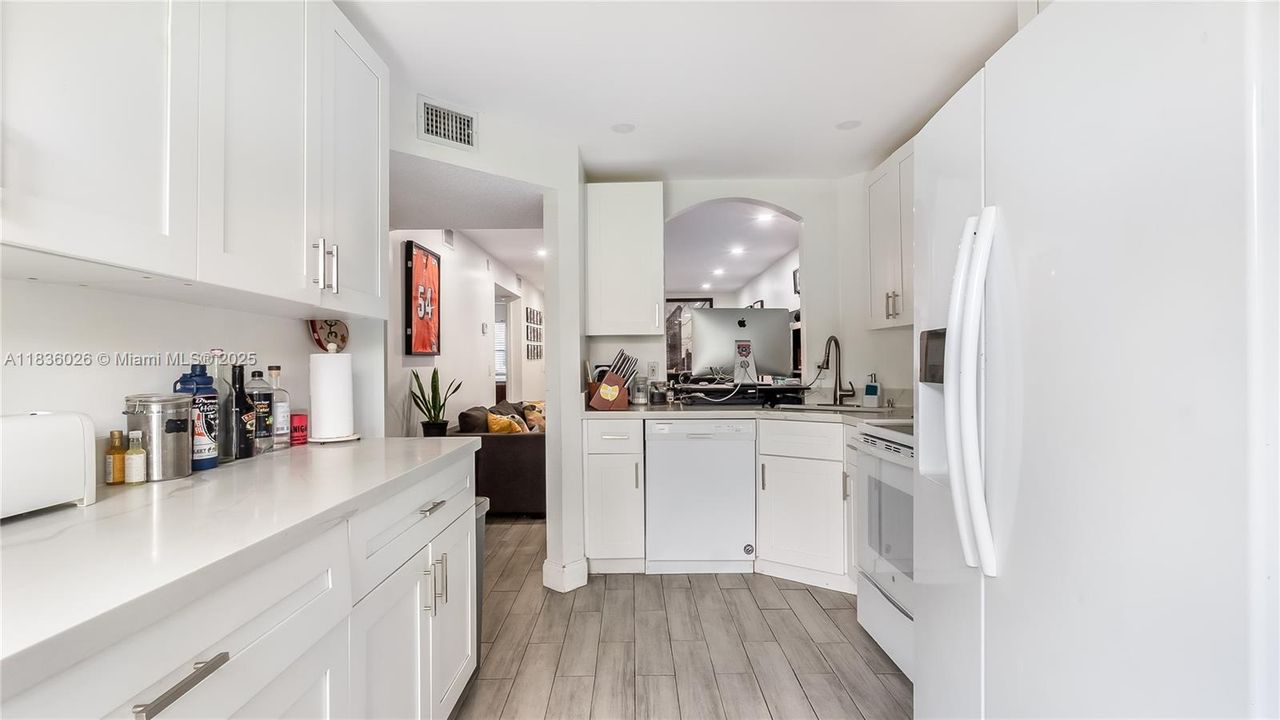 Active With Contract: $285,500 (2 beds, 2 baths, 815 Square Feet)