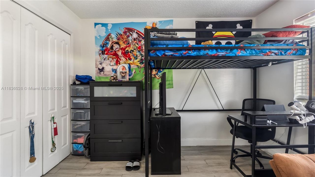 Active With Contract: $285,500 (2 beds, 2 baths, 815 Square Feet)