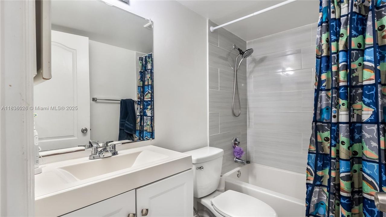 Active With Contract: $285,500 (2 beds, 2 baths, 815 Square Feet)