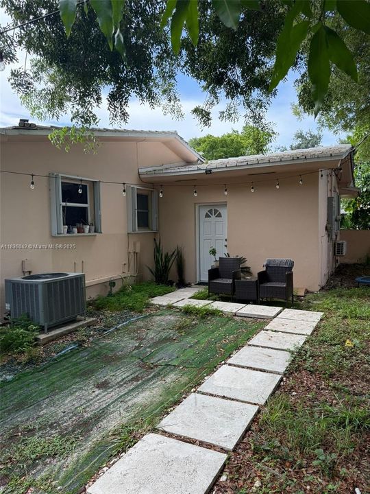 Под контрактом: $795,000 (3 спален, 2 ванн, 1508 Квадратных фут)