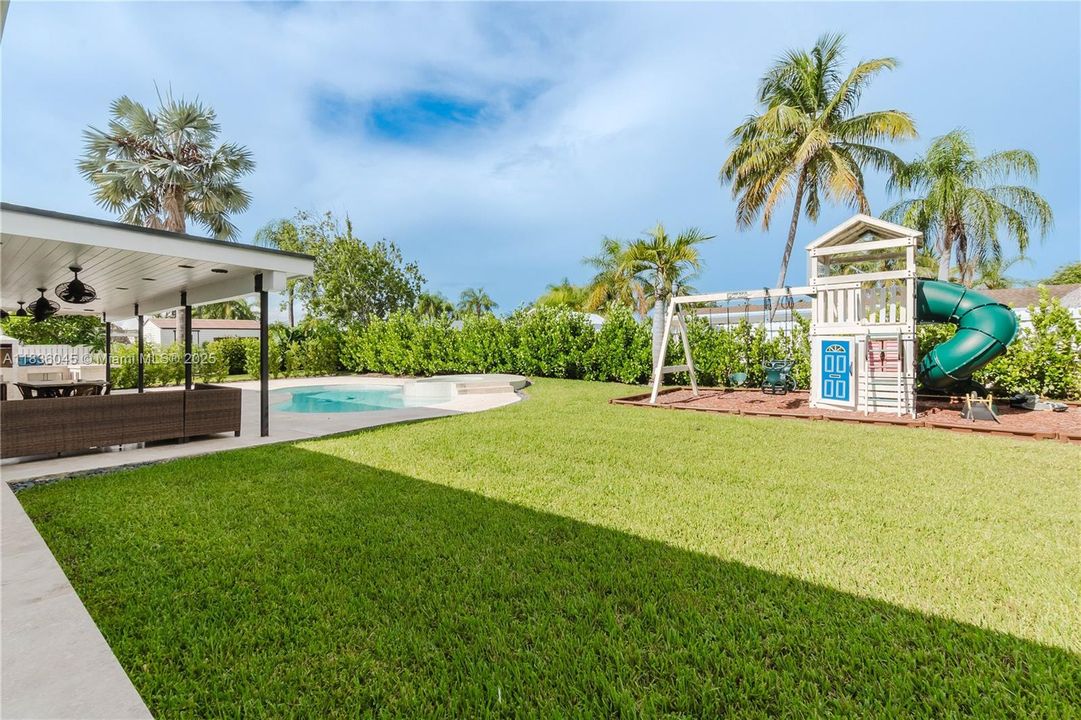 Recently Sold: $949,900 (3 beds, 2 baths, 1885 Square Feet)