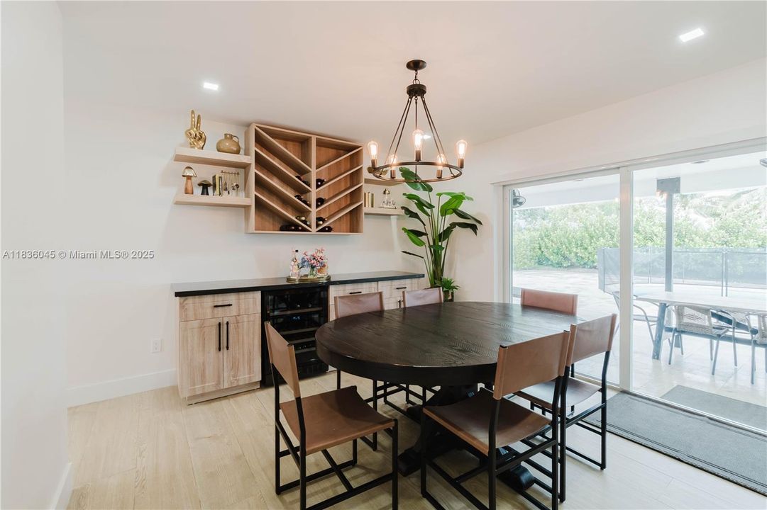 Recently Sold: $949,900 (3 beds, 2 baths, 1885 Square Feet)