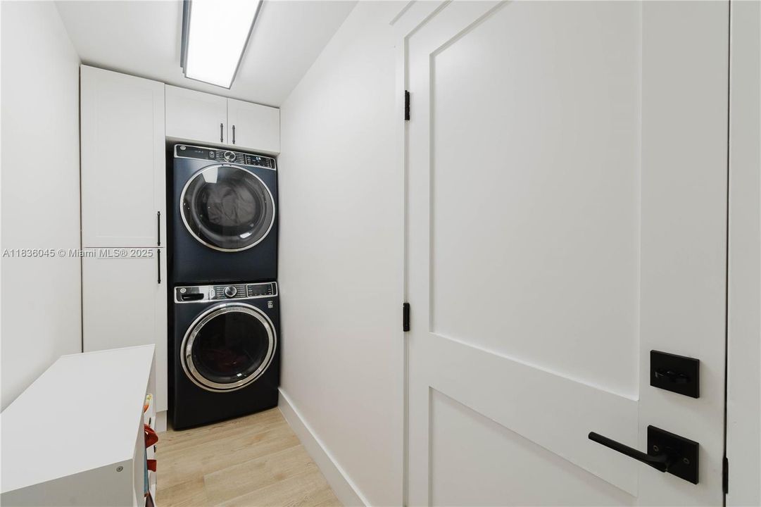 Recently Sold: $949,900 (3 beds, 2 baths, 1885 Square Feet)