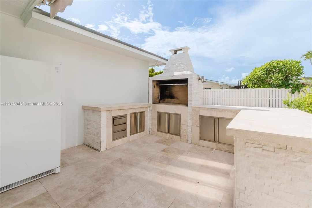 Recently Sold: $949,900 (3 beds, 2 baths, 1885 Square Feet)