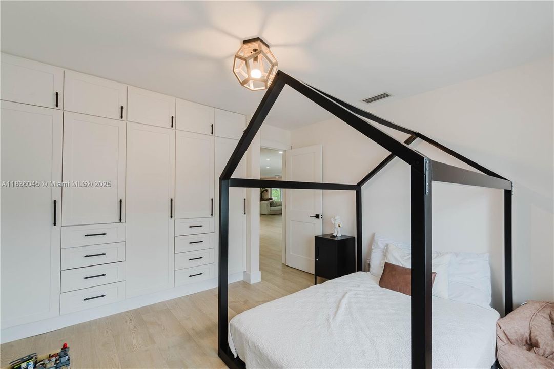 Recently Sold: $949,900 (3 beds, 2 baths, 1885 Square Feet)