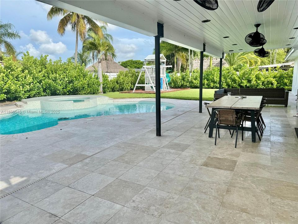 Recently Sold: $949,900 (3 beds, 2 baths, 1885 Square Feet)