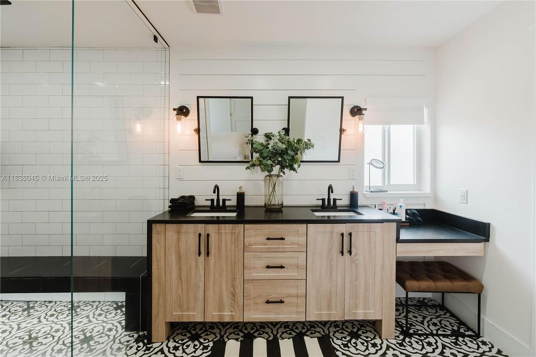 Recently Sold: $949,900 (3 beds, 2 baths, 1885 Square Feet)