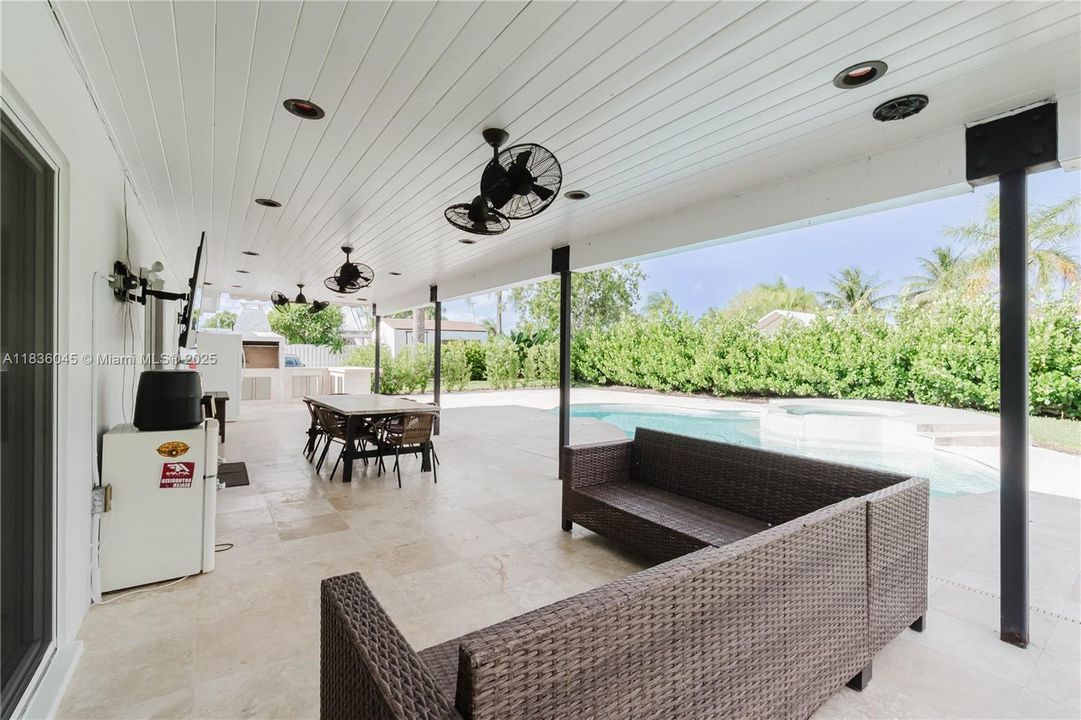 Recently Sold: $949,900 (3 beds, 2 baths, 1885 Square Feet)