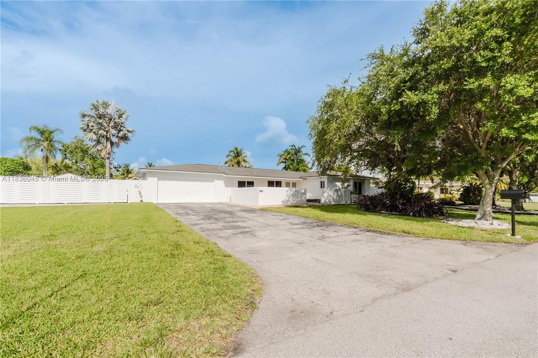 Recently Sold: $949,900 (3 beds, 2 baths, 1885 Square Feet)