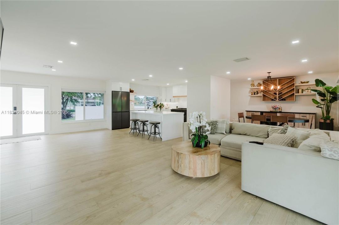 Recently Sold: $949,900 (3 beds, 2 baths, 1885 Square Feet)