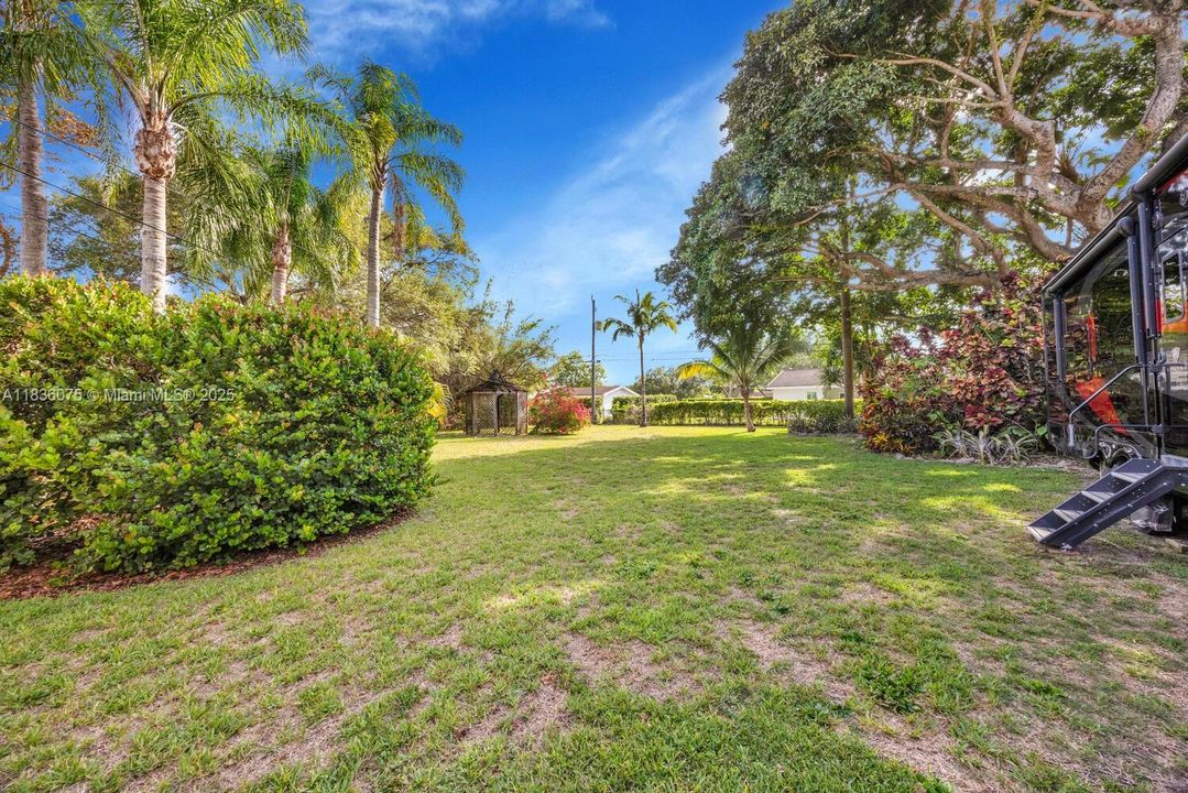 Recently Sold: $1,100,000 (4 beds, 2 baths, 2188 Square Feet)