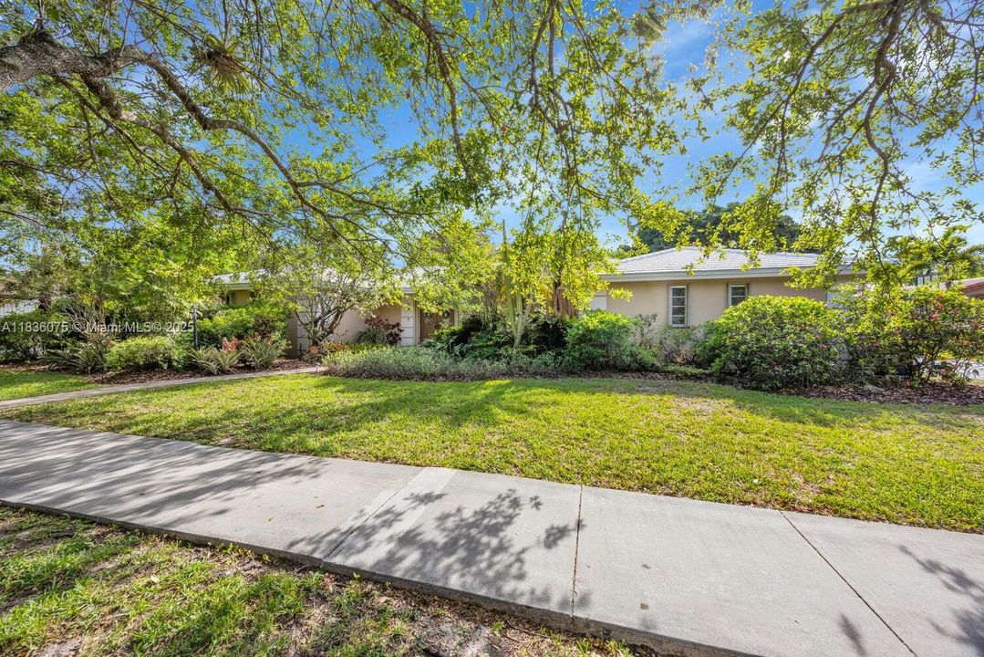 Recently Sold: $1,100,000 (4 beds, 2 baths, 2188 Square Feet)