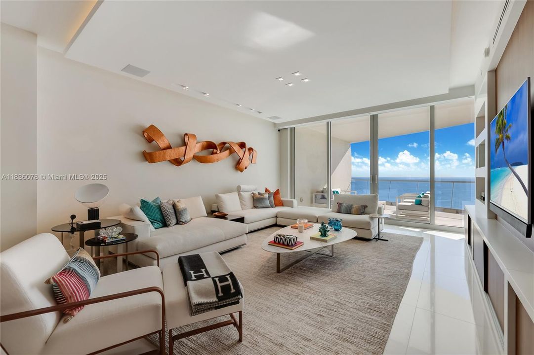 Недавно продано: $5,500,000 (3 спален, 4 ванн, 2913 Квадратных фут)