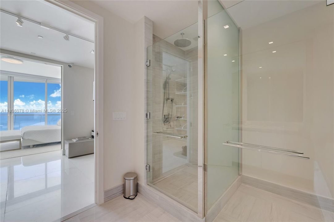 Недавно продано: $5,500,000 (3 спален, 4 ванн, 2913 Квадратных фут)