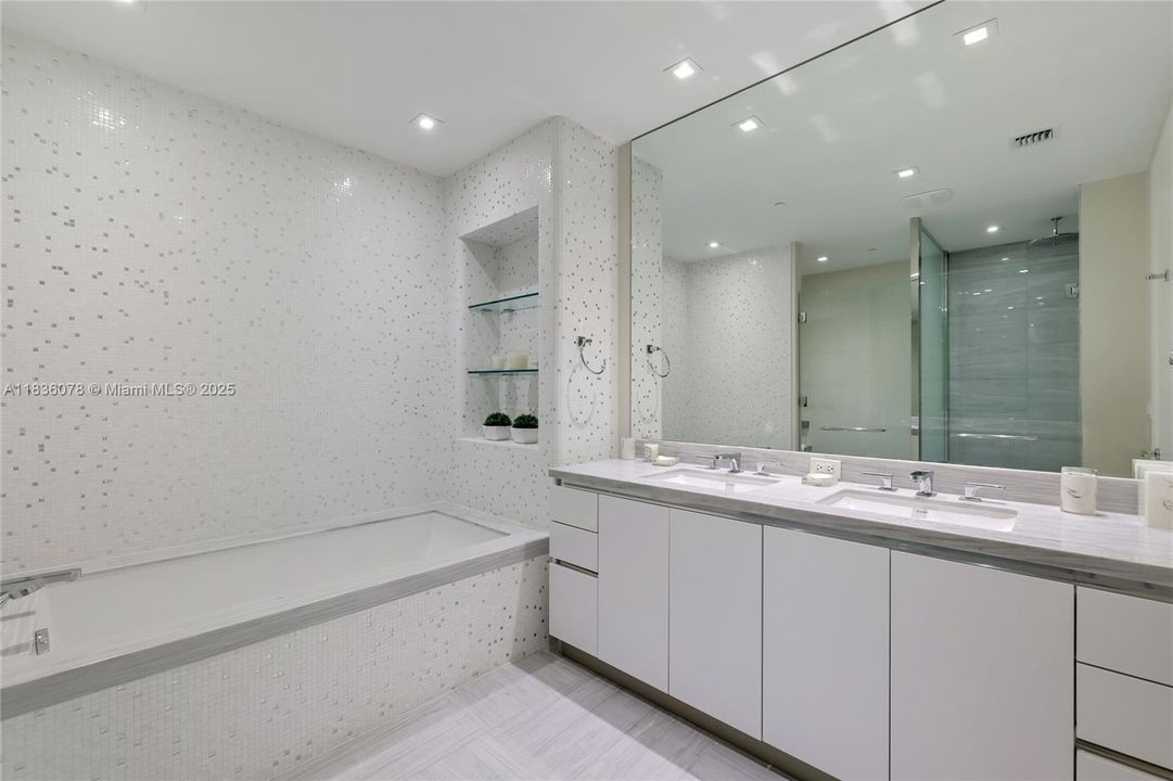 Недавно продано: $5,500,000 (3 спален, 4 ванн, 2913 Квадратных фут)