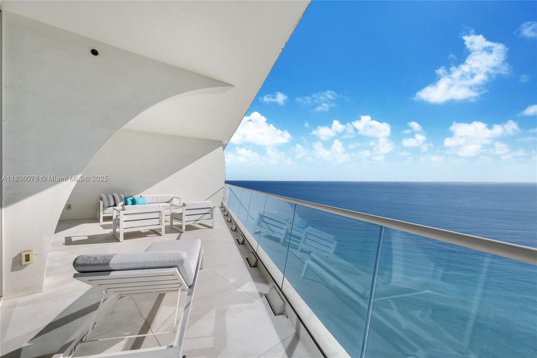 Недавно продано: $5,500,000 (3 спален, 4 ванн, 2913 Квадратных фут)