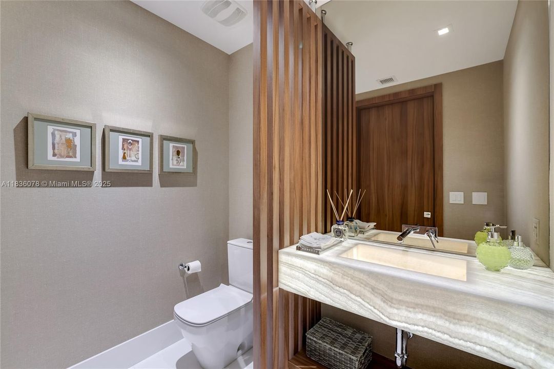 Недавно продано: $5,500,000 (3 спален, 4 ванн, 2913 Квадратных фут)